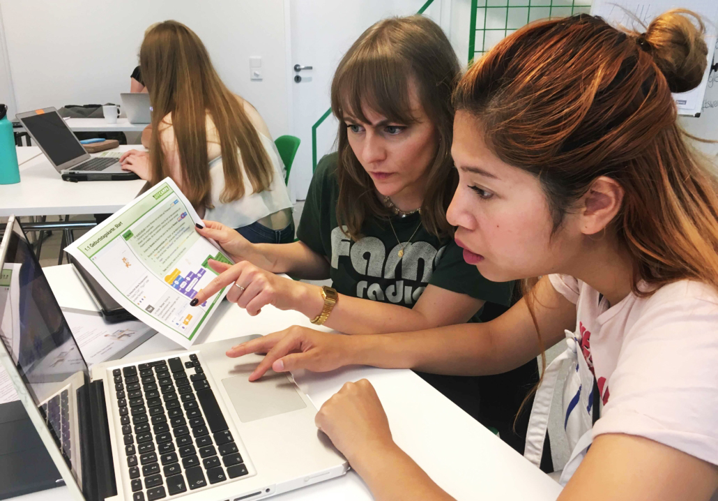 Lehramtsudierende programmieren gemeinsam Lehramtsudierende programmieren gemeinsam