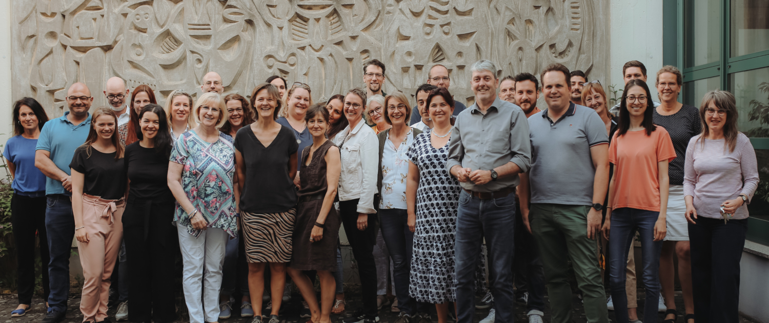 Gruppenbild Kollegium JGS Köln
