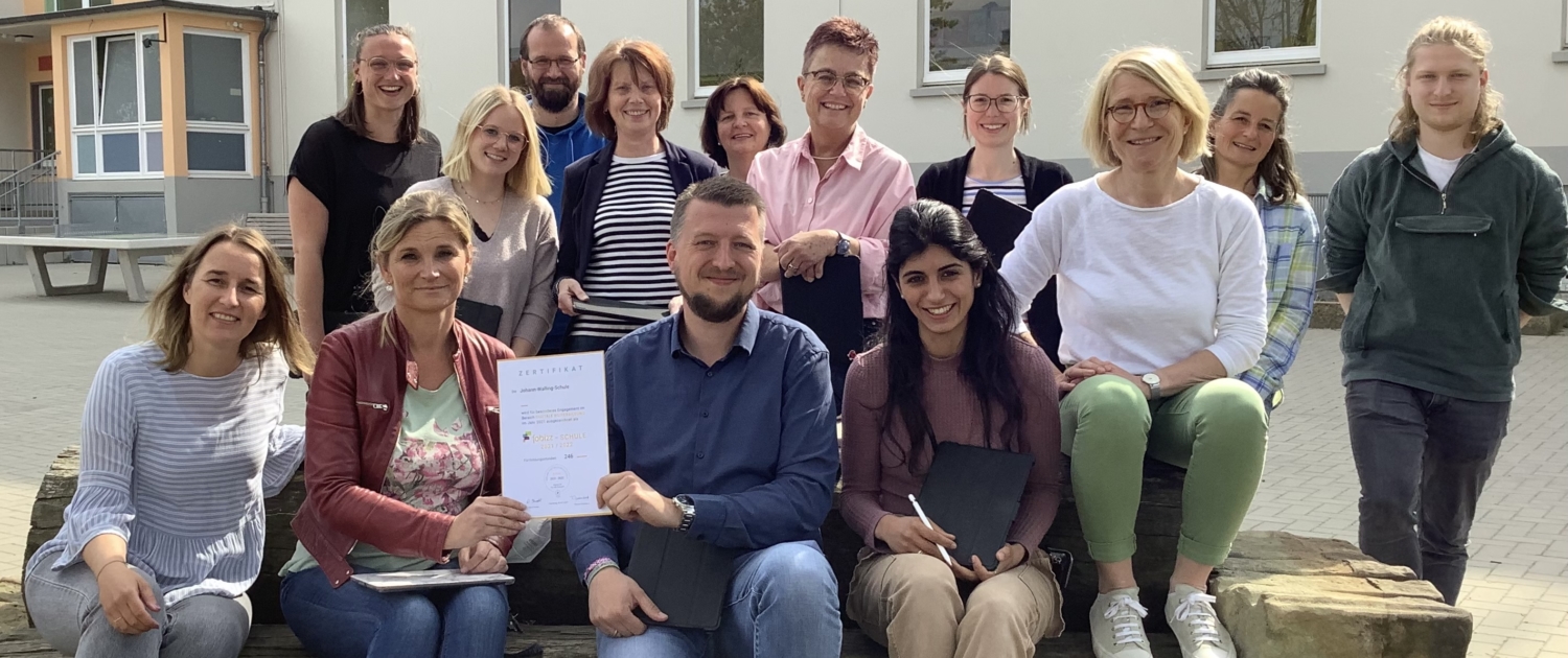 Gruppenbild von Lehrkräften der Johann Wallung Schule Borken