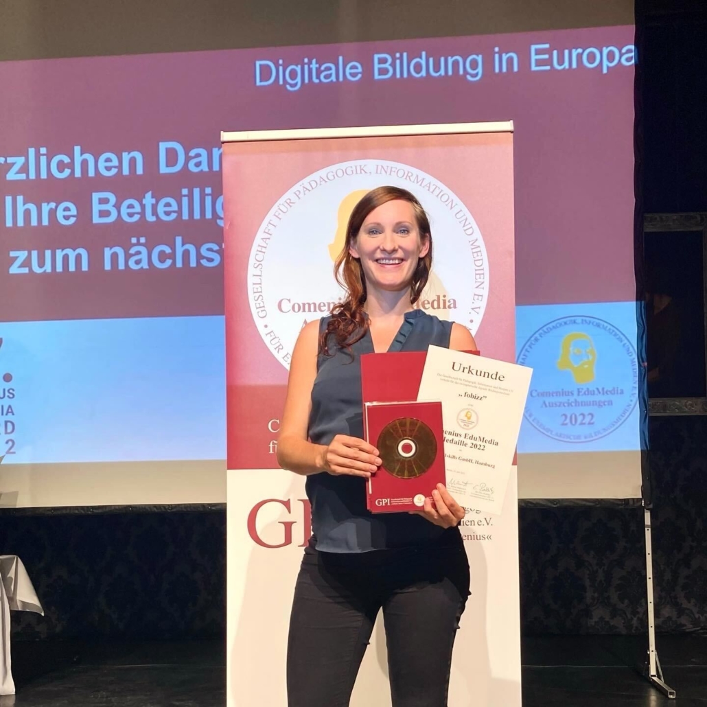 Comenius_Award Theresa Grotendorst nimmt die Auszeichnung für fobizz entgegen