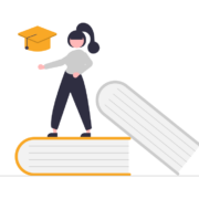 Lehrerin steht auf zwei Büchern