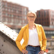 Christiane Canstein Autor*innenbild Chrsitaine Cannstein